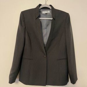 Tahari NWOT Women One Button Pockets Striped Lining Grey Color Sz 12